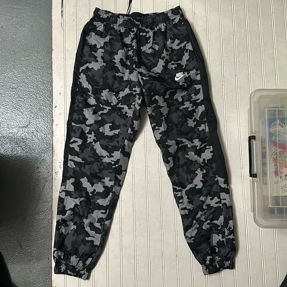 Nike men’s nylon camo jogger pants size medium like new - Picture 1 of 2